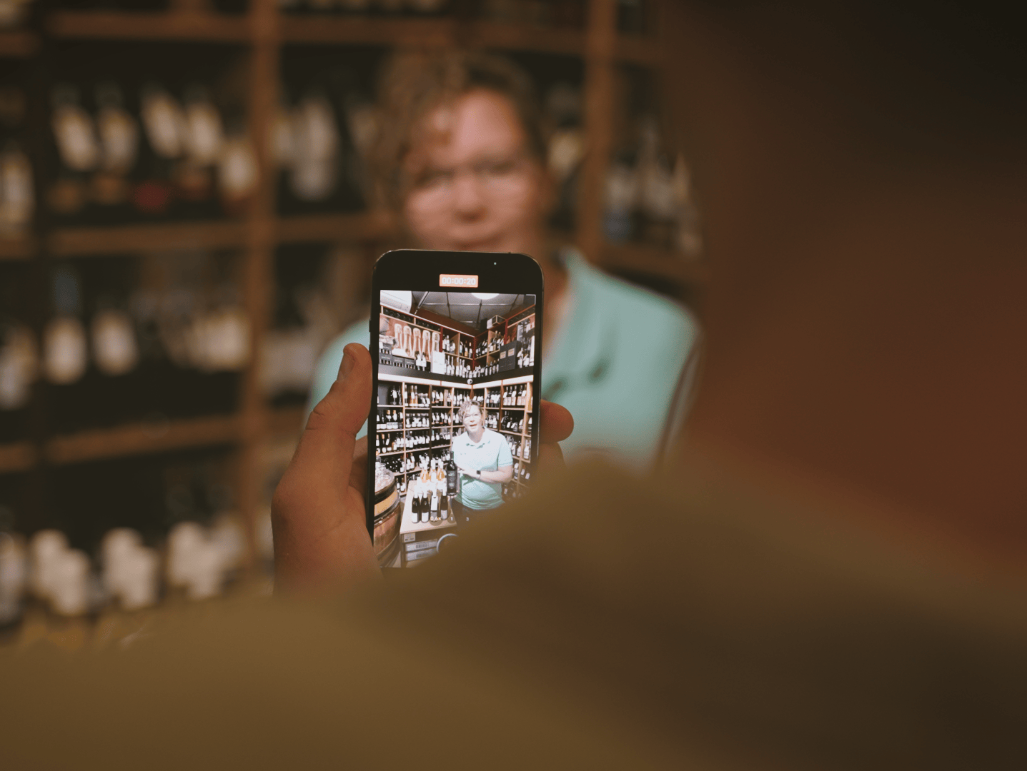 content/vinoble--necklas-hubert-case.png